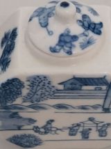 Théière en faience de la fin du xixeme. 
