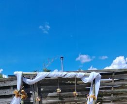 Arche mariage en bambou avec ornement en fleurs séchées 