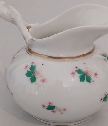 Pot à lait en porcelaine VIEUX PARIS fin xixeme. 