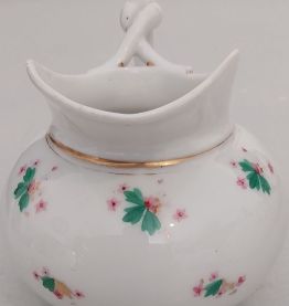 Pot à lait en porcelaine VIEUX PARIS fin xixeme. 