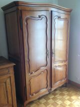 Armoire en merisier massif avec grande étagère et penderie