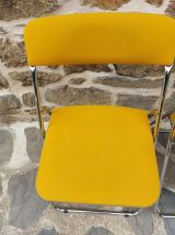 Chaises pliantes en velours moutarde et métal chromé