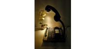 Téléphone style vintage recyclé en lampe à poser
