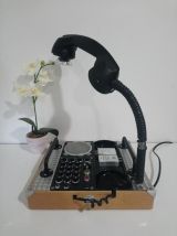 Téléphone style vintage recyclé en lampe à poser