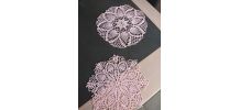 Vends 2 napperons crochetes mains.le GM 30cm,PM28cm 