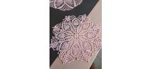 Vends 2 napperons crochetes mains.le GM 30cm,PM28cm 