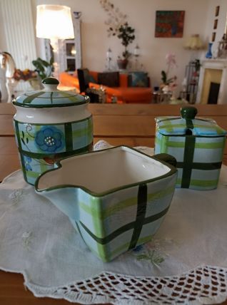 Lot de trois pièces en céramique, po à confiture,  et la