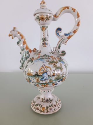 Aiguière en porcelaine ancienne 