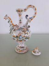 Aiguière en porcelaine ancienne 
