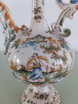 Aiguière en porcelaine ancienne 