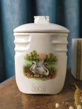 Trois pots à épices dépareillés