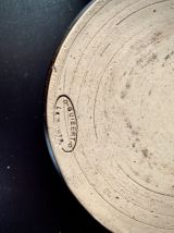 Boîte vintage avec bouton en bronze 