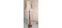 1/3 Lampadaire en merisier et abat jour vessie de porc
