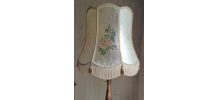 1/3 Lampadaire en merisier et abat jour vessie de porc