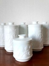 Pots à pharmacie en opaline blanche 