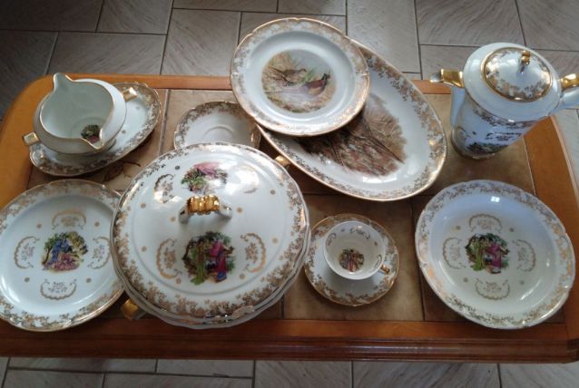 Service de table 90 pieces année 68