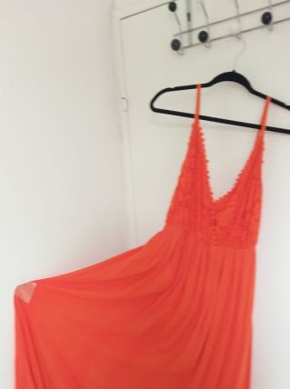 Robe à fines bretelles réglables