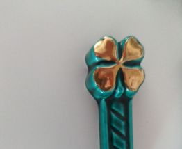 10 porte couteau vert et or, années 60.
