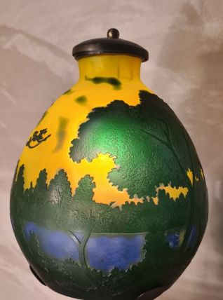 lampe fer forgé  avec superbe abat jour Emile Galle art nouv