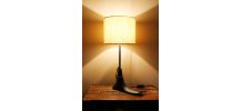 Une ancienne enclume de cordonnier adaptée en lampe