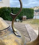 Ancienne Théière Artisanal Laiton - Perles au motif Oiseau I