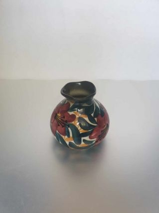Joli petit vase aux hibiscus