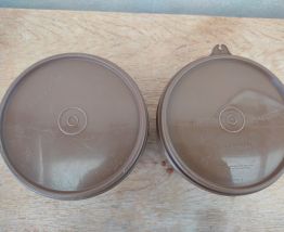 2 pots à thé marron tupperware 
