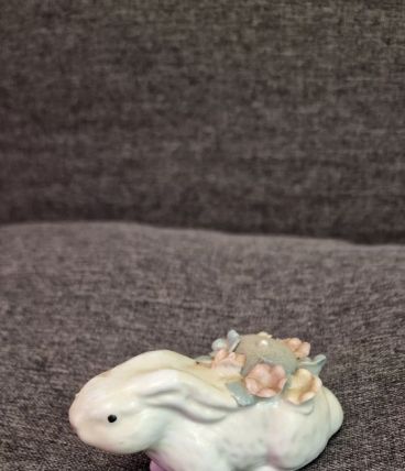 Lapin en porcelaine pique-aiguilles
