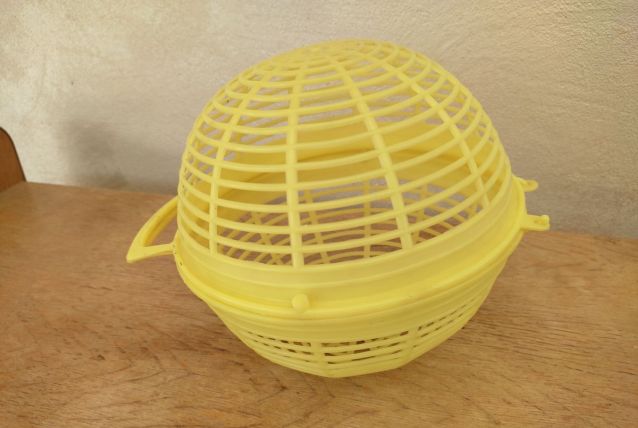 Essoreuse à salade jaune vintage