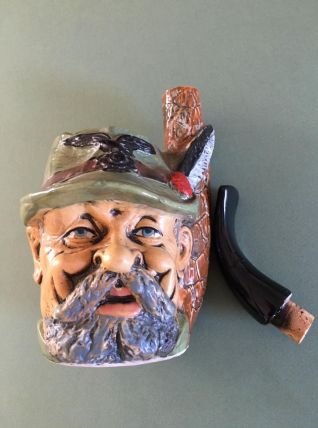 Ancienne bouteille à liqueur en porcelaine  (chasseur)