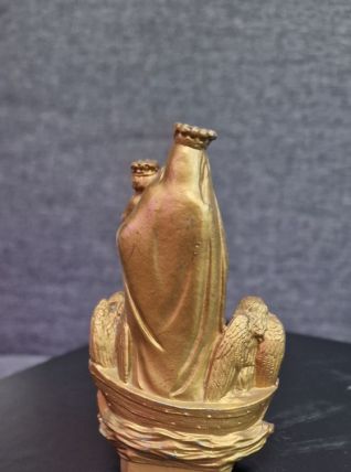 Vierge en métal