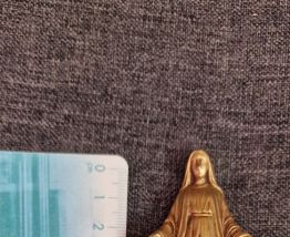 Vierge en métal 