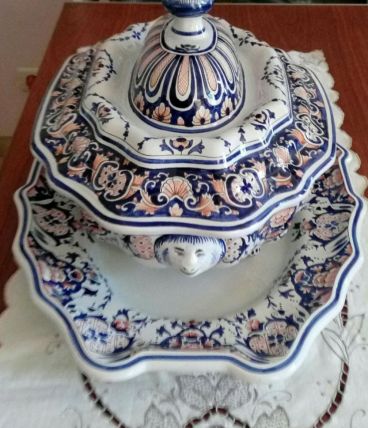 Soupière décorative type Moustier