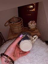 Tasse en porcelaine avec dessous de tasse 