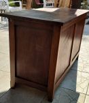 Bureau vintage en bon état en bois. 