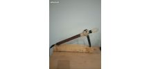 Lampe en bois fait main avec une pioche et ampoule type EDIS