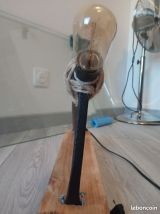 Lampe en bois fait main avec une pioche et ampoule type EDIS
