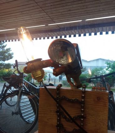 Lampe en pieces velo decoration industrielle Aventurier/expl