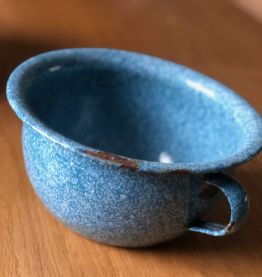 Ancien pot de chambre en émail