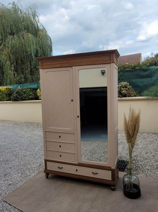 Armoire parisienne 