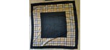 Foulard écharpe carrée carreaux écossaises tartan satinée