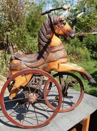 TRICYCLE VINTAGE CHEVAL
