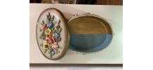 Boite avec décor floral en plâtre 