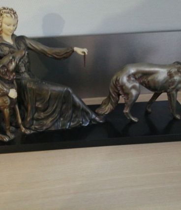 Statuette Femme avec barzoi