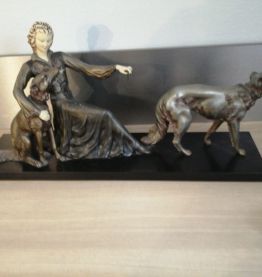 Statuette Femme avec barzoi