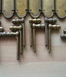 Lot de plaques anciennes en bronze laiton