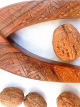 casse noix, noisettes  en bois , vintage