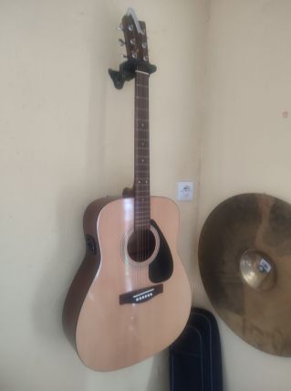 Guitare folk électro-acoustique F310