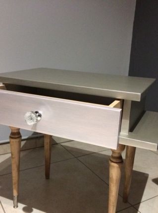 Petit chevet relooké