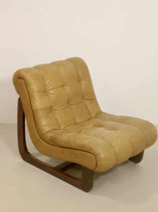 Fauteuil en cuir camel  année 60.  Ref Cally